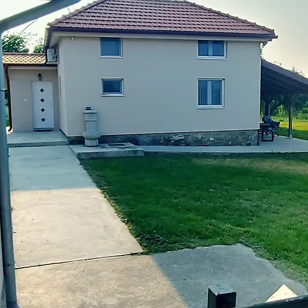 Dunja Villa *
